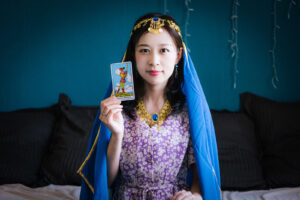 占い師っぽい服ってどんな服?第一印象で信頼される衣裳と実例コーデ術